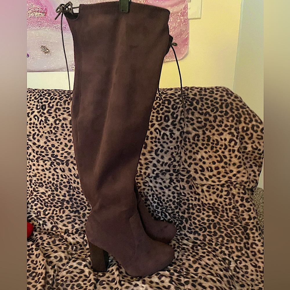 Over the knee brown heeled boots 🤎